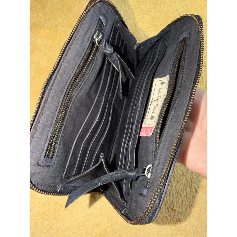 Free People We The Free Black Leather Zip Around Wallet Clutch Hand Strap - Picture 9 of 10